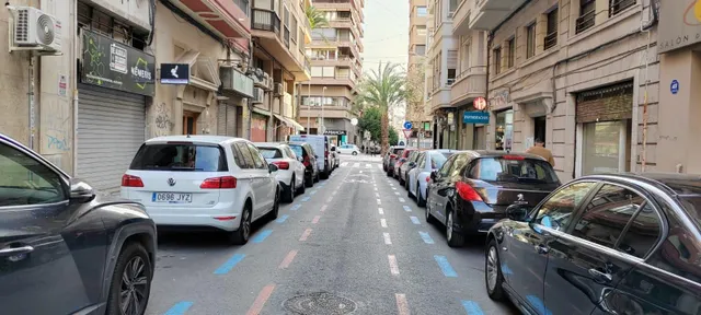 SE VENDE LOCAL CENTRICO , JUNTO TRAFICO Y DIPUTACION — 3
