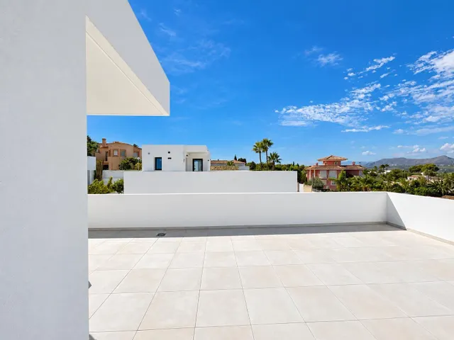Chalet independiente de 4 dormitirios con piscina y garaje — 19