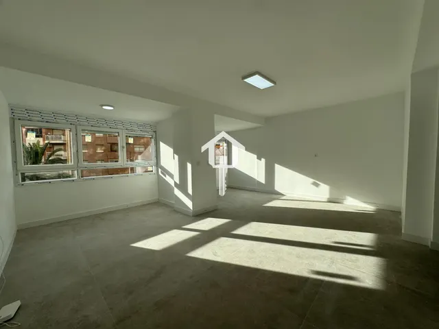 Inmoparadise les ofrece espectacular vivienda en venta en Alicante centro, el edificio los representantes . 120m2, 3 dormitorios, dos baños,reformada. — 6