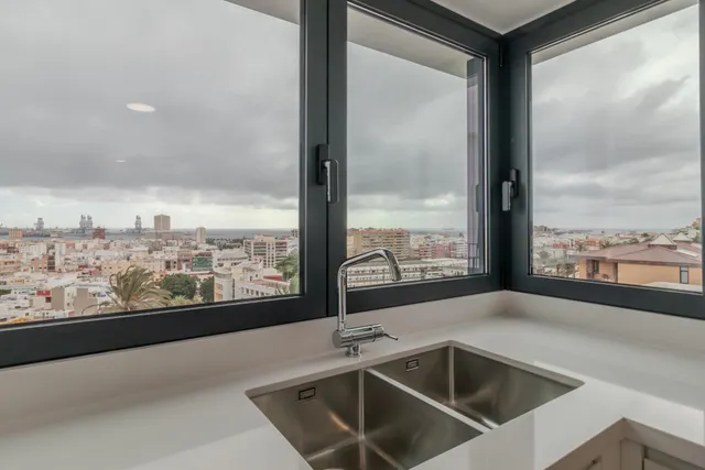 Piso de 2 dormitorios con vistas a la ciudad — 14