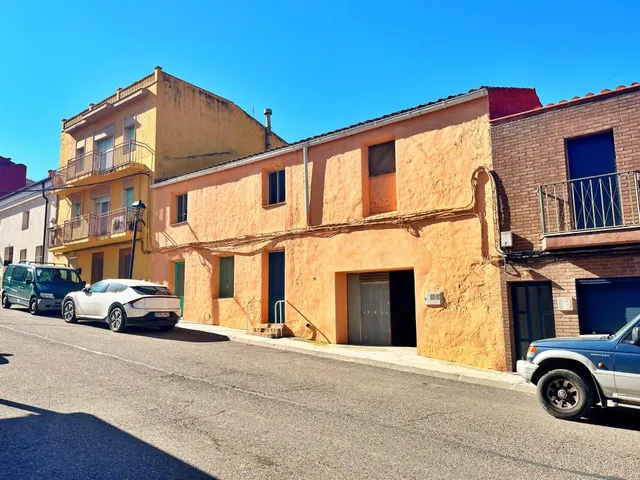 Casa de 350 m2 en el centro de Alfara de Carles (Los Puertos - foto 2