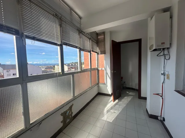 VENTA: Amplio Piso Zona Alta — 10
