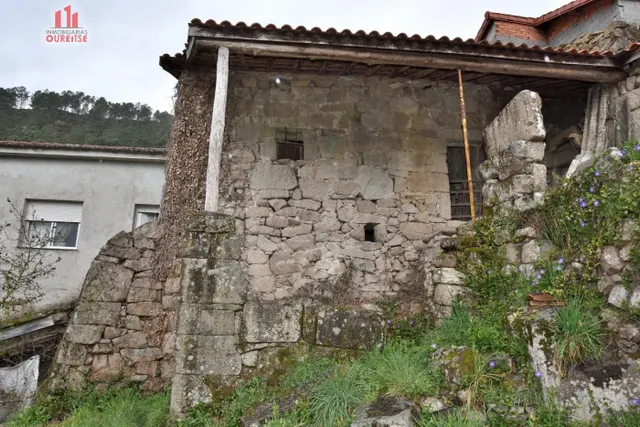 CASA PARA REAHABILITAR EN LA ZONA DE REQUEIXO DE CANDEDO — 2