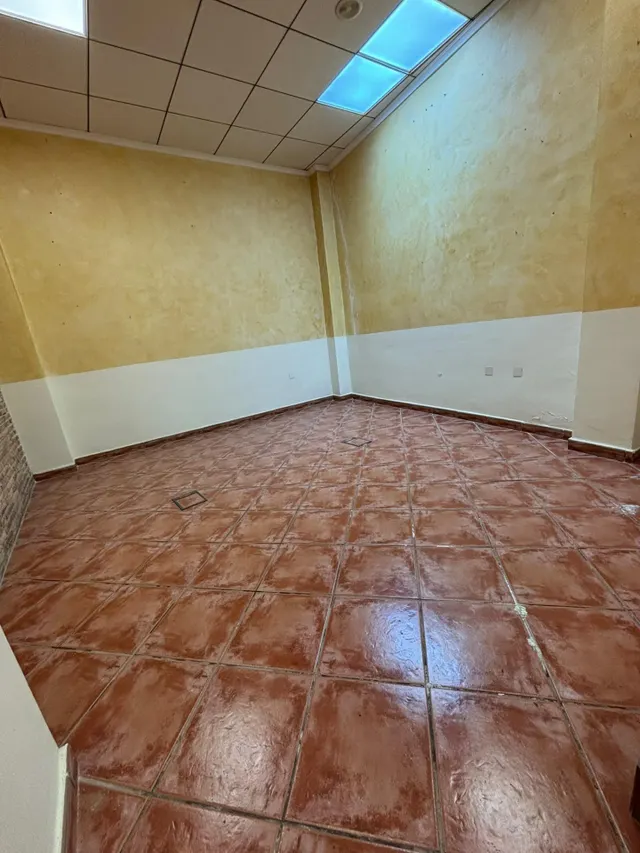 LOCAL COMERCIAL DE 300 m2 – ALQUILER CON OPCIÓN DE COMPRA — 25