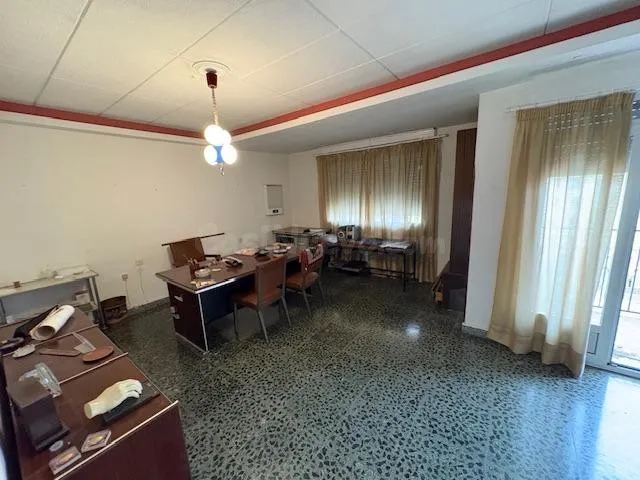 Gran piso de siete habitaciones, tres baños y terrazas en el - foto 4