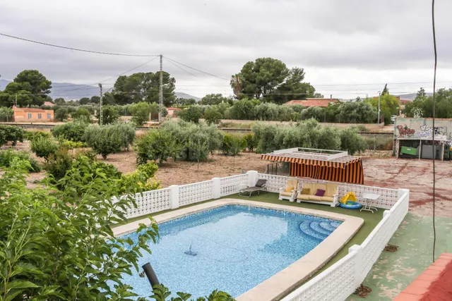 Chalet Independiente con Nave de 160m2 y Energía Solar en El - foto 3