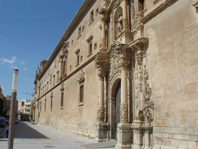 LOCAL COMERCIAL FRENTE A COLEGIO SANTO DOMINGO - ORIHUELA - — 26