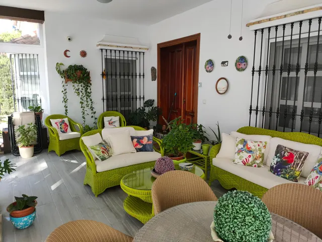 Fantástico chalet en Costa de Sancti Petri, a solo 350 metros del mar. — 2