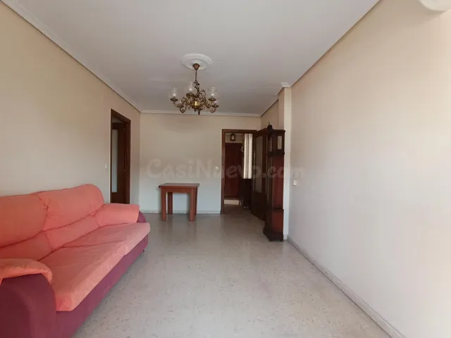 ¡Tu nuevo hogar te espera! Piso luminoso con balcón y excele - foto 2