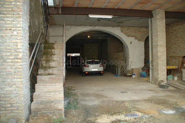 Local en bruto con 223 m2 en el centro - foto 4