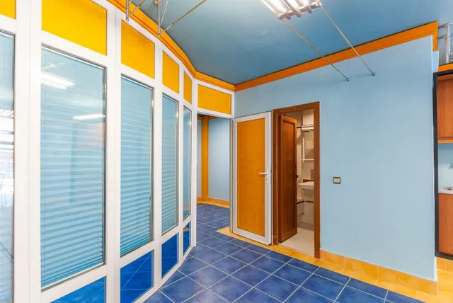 LOCAL COMERCIAL EN ZONA DE PASO — 8