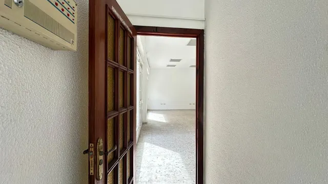 Amplio local comercial reformado en La Velada — 9