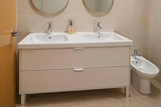 APARTAMENTO ESQUINERO CON TERRAZA Y GARAJE EN COMPLEJO RESIDENCIAL CON PISCINA Y ZONAS COMUNITARIAS — 19