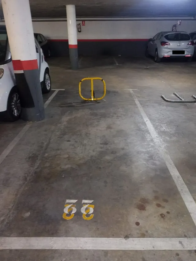 Plaza de parking en Av, Onze Setembre — 6