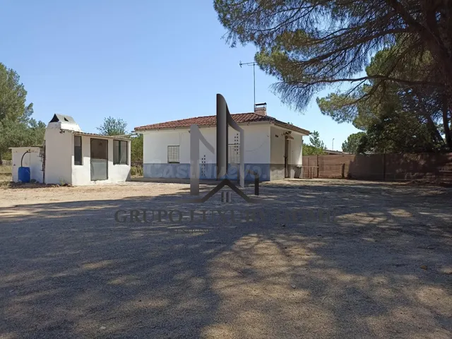 SE VENDE PARCELA CON PINAR EN MONTALVOS - foto 3