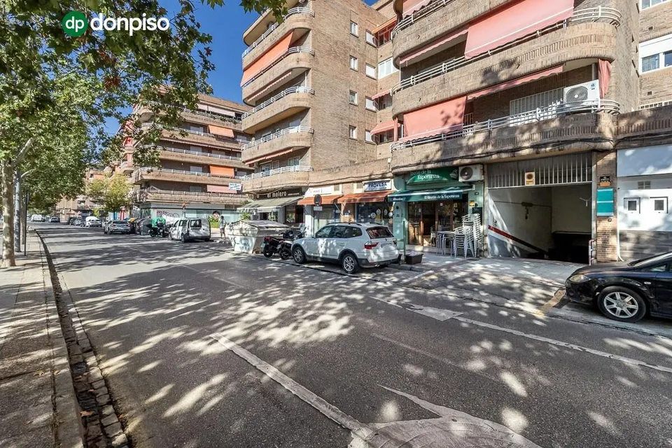 Garaje doble en venta en Urbanización Parque del Genil – Granada Capital