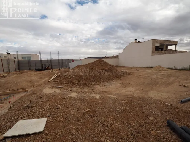 Amplio Solar en Tomelloso - Oportunidad de Inversión - foto 3