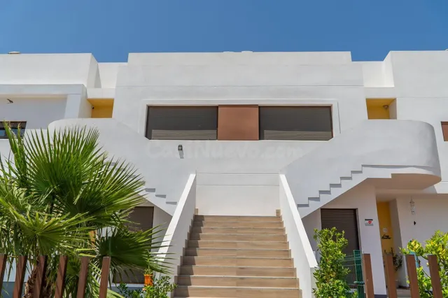 Bungalow de planta alta con 2 dormitorios y solarium privado - foto 3