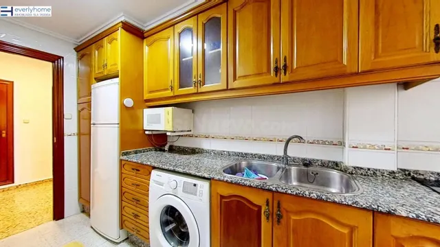 Piso totalmente exterior de 4 habitaciones con ascensor en  Ayora – Blasco Ibáñez — 2