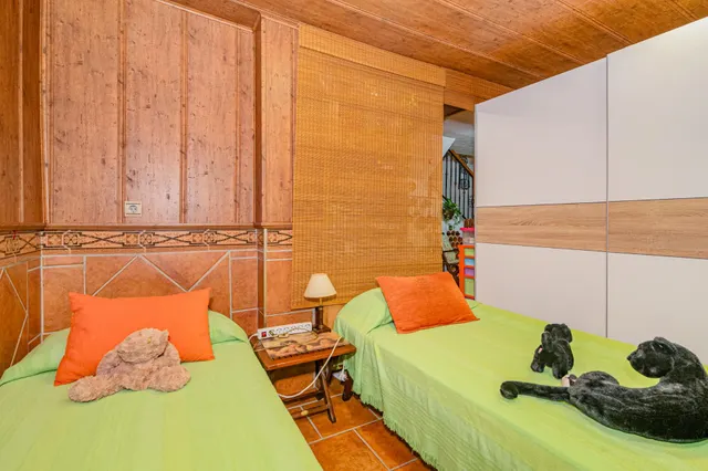 Fantástica casa adosada con gran patio, sótano habitable y excelente luminosidad !! — 37