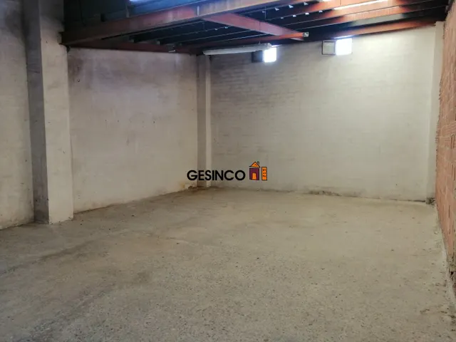 LOCAL COMERCIAL CON GRAN VISIBILIDAD — 3