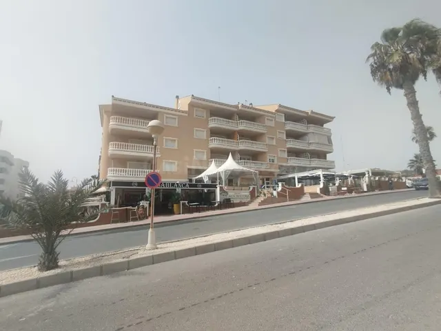 Apartamento reformado en segunda linea de playa  con vistas al mar en Guardamar del Segura — 29