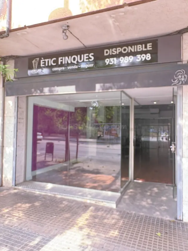 LOCAL COMERCIAL REFORMAT EN UNA DE LES MILLORS AVINGUDES DE  - foto 2