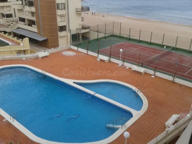 APARTAMENTO 1ª LÍNEA FRONTAL CON PISCINA - foto 2