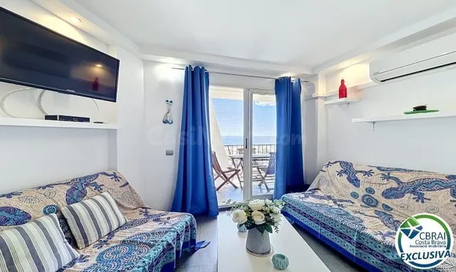 Apartamento reformado con vista al mar en primera línea de p - foto 4
