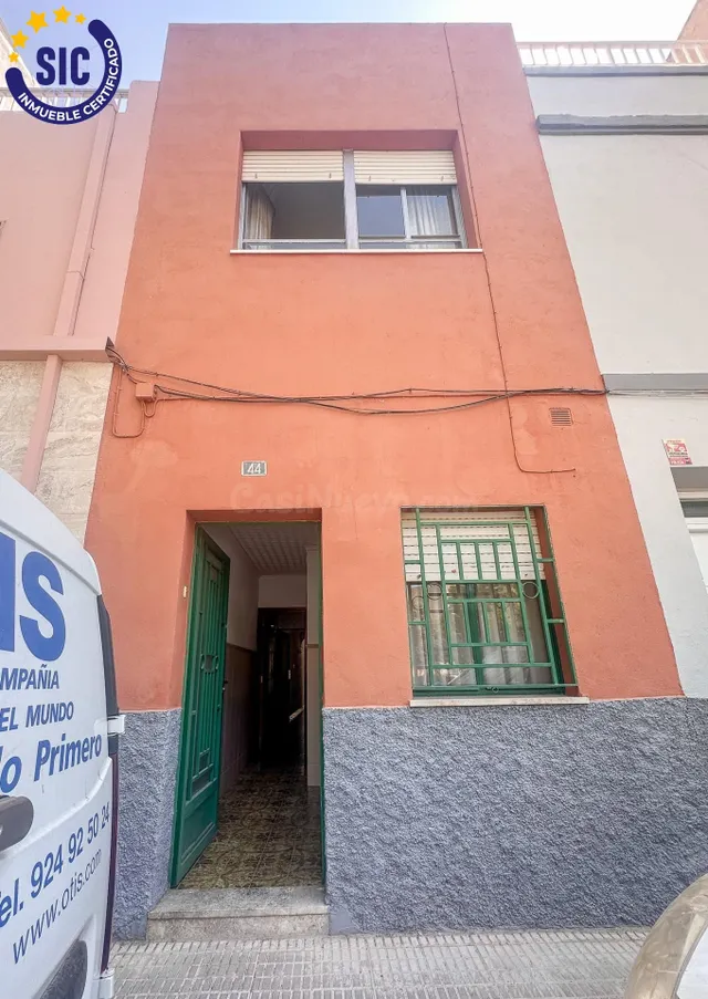 Casa con entrada por dos calles: C/ Pintor Montoliu y C/ Alm - foto 2
