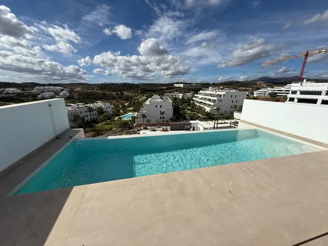 Ático de Lujo con Piscina Infinity Privada en Estepona — 38