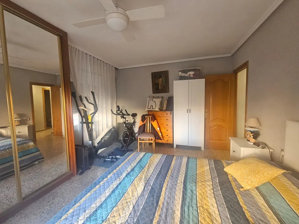 Piso 3 habitaciones, baño y aseo en Valencia
