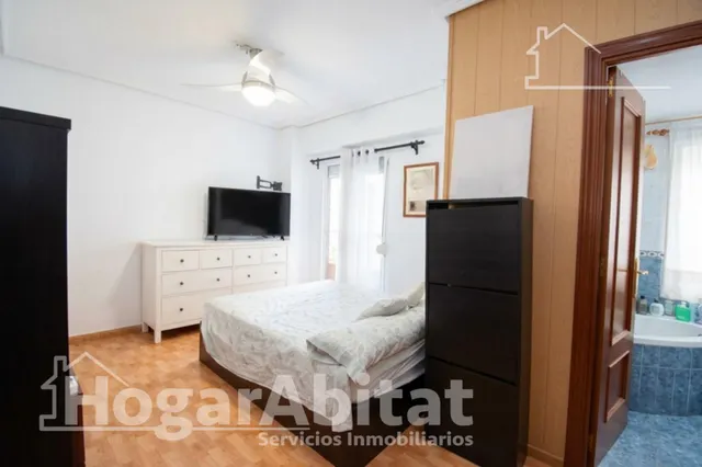 Luz natural y amplitud en este piso esquinero con dos balcones, ascensor y trastero a 100 metros de la playa — 21