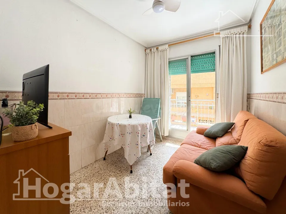 SEMIREFORMADO AMPLIO Y LUMINOSO CON TERRAZA Y BALCÓN EN PATERNA