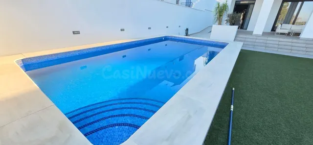 Espectacular chalet moderno de reciente construcción con pis