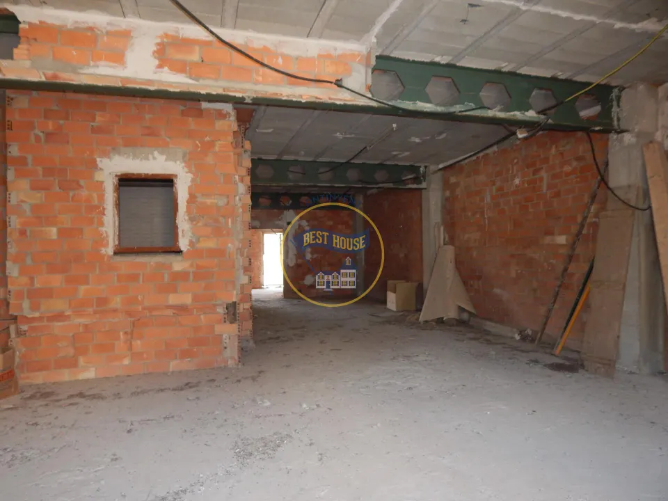 OPORTUNIDAD AMPLIA CASA CON LOCAL EN AIELO DE MALFERIT