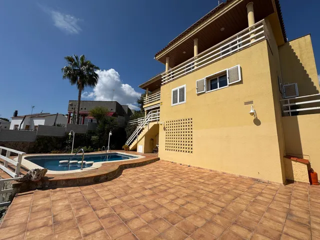 VILADECANS ESPECTACULAR CASA A LA VENTA — 2