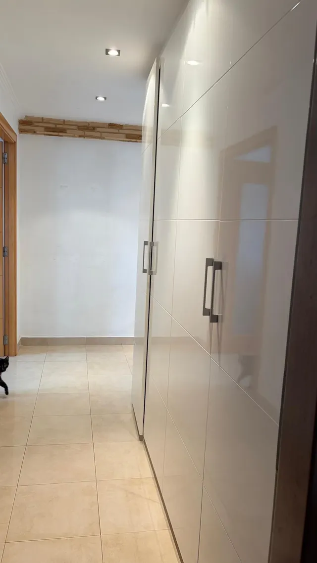 Se vende piso de 2 habitaciones con balcón y ascensor — 15
