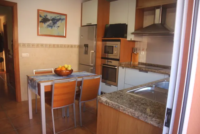 se vende casa adosada en el centro a tan solo 150 metros de la playa — 9