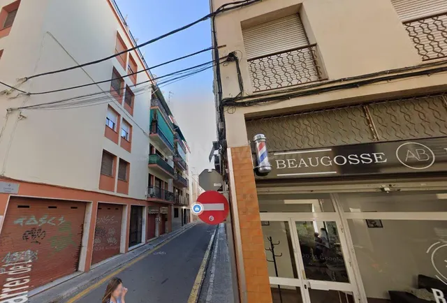Se vende piso OKUPADO en Vilanova i la Geltrú (Barcelona). - foto 2