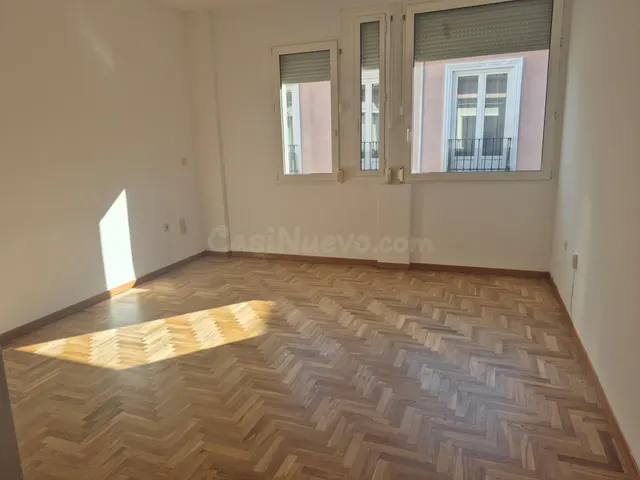 Piso 2 dormitorios sin muebles,MUY CENTRICO — 2