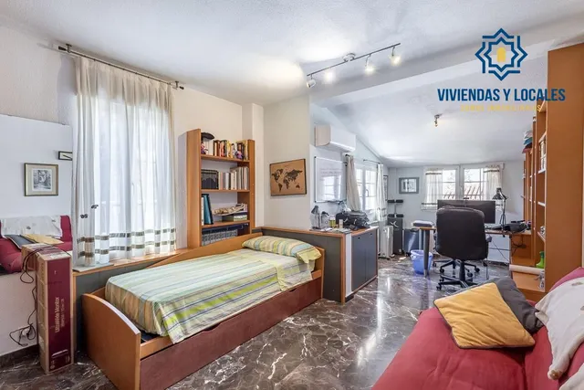 CASA PAREADA EN LA ZUBIA CON PISCINA, ZONA DE BARBACOA Y JARDÍN — 25