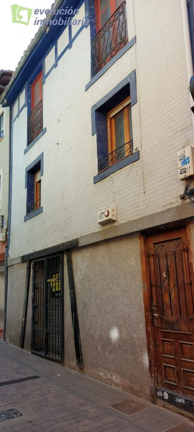 CASA DE PUEBLO EN EL CENTRO DE BELORADO — 2