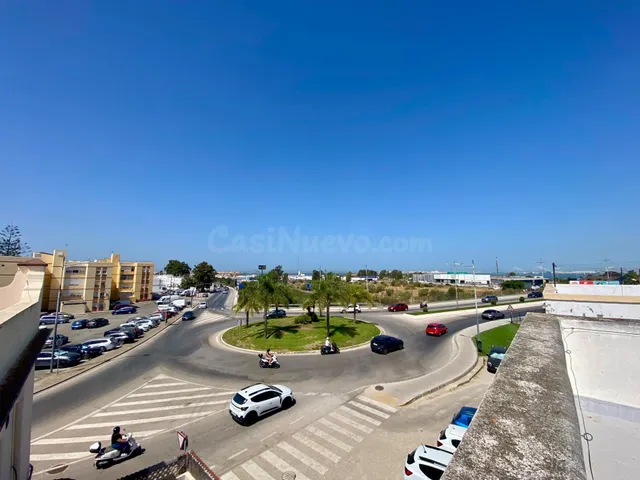 Vivienda amplia con patio-jardín, 5 habitaciones y trastero — 2