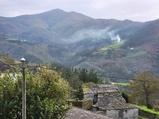 PRECIOSA CASA CON CAPILLA Y TERRENOS EN VILLAYON (ASTURIAS) — 36