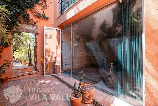 Piso con patio y aparcamiento privado en el centro de Sant F