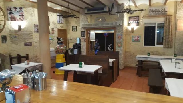 SE ALQUILA NEGOCIO — 8