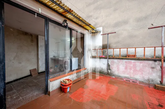 Casa con local a reformar en anglés — 8