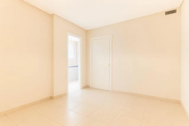VIVIENDA ALQUILADA CON INQUILINOS SOLVENTES, NO SE PUEDE VISITAR. — 7