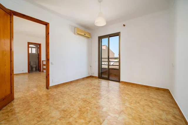 Adosado amplio y luminoso con terraza privada exterior — 17